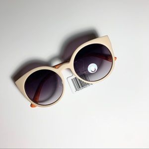 NWT Perverse Beryl cat eye sunglasses